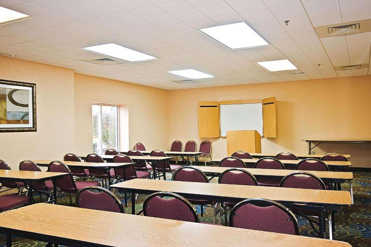 Quality Inn Brunswick Cleveland South Buitenkant foto