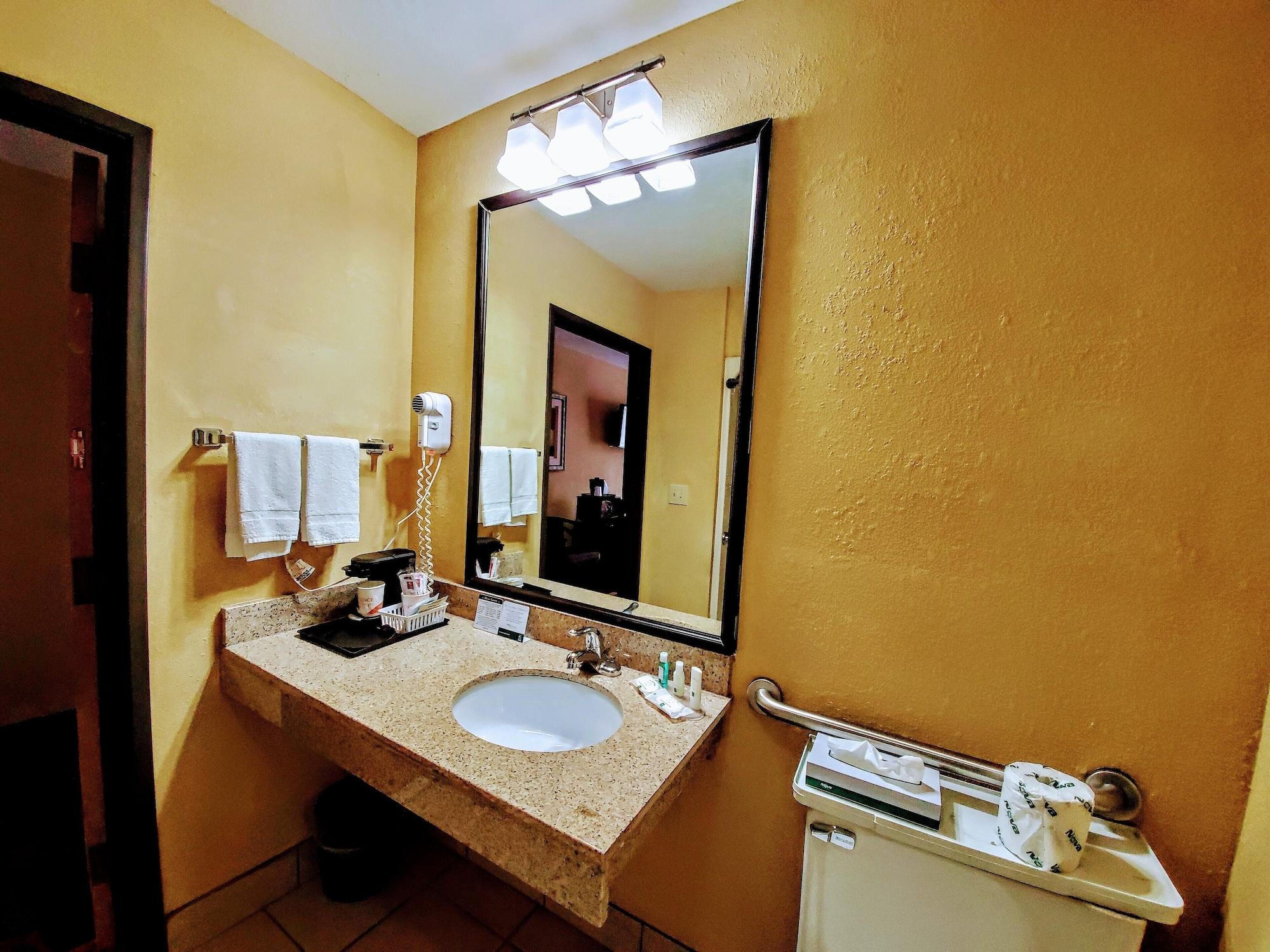Quality Inn Brunswick Cleveland South Buitenkant foto
