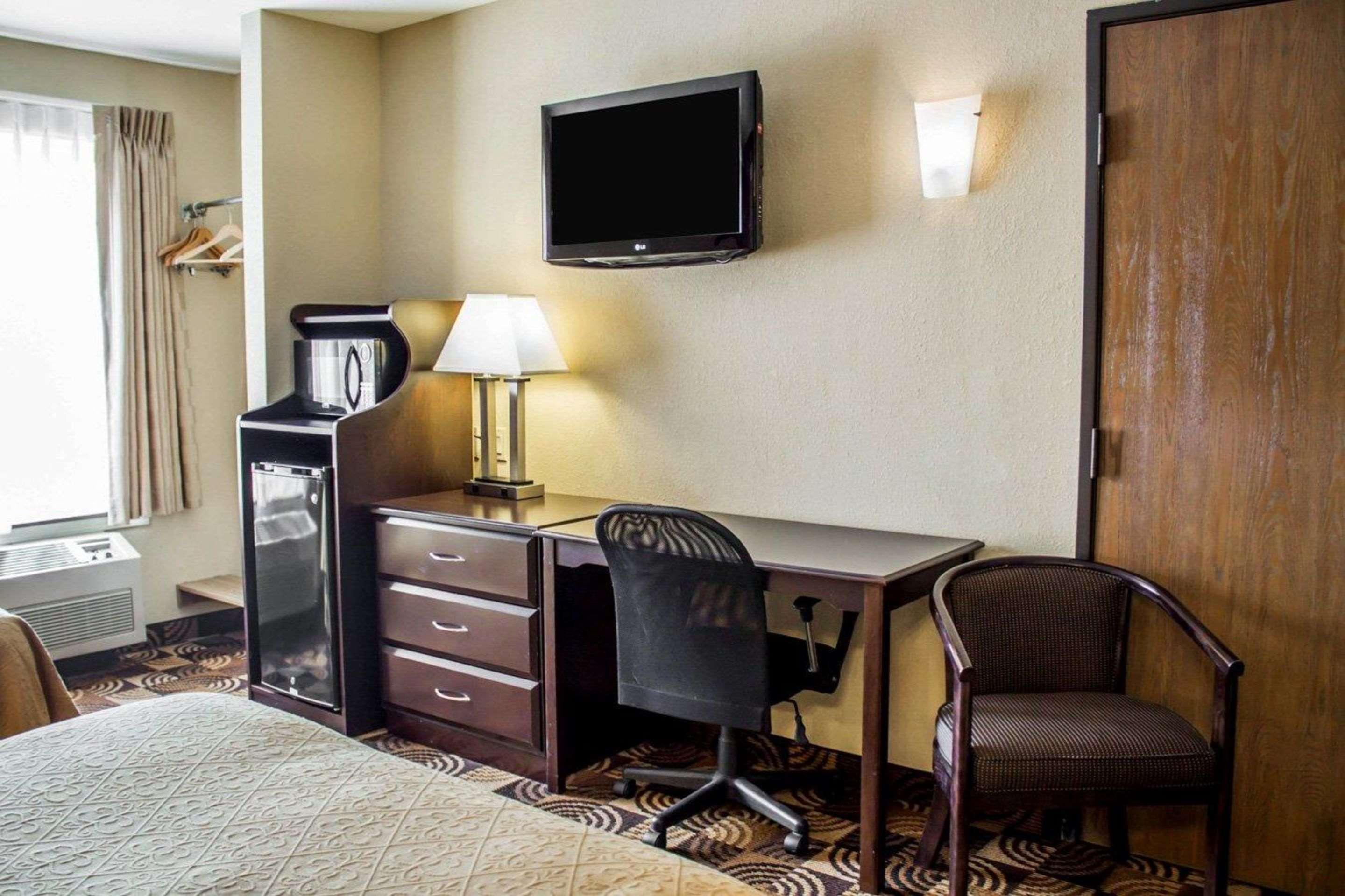 Quality Inn Brunswick Cleveland South Buitenkant foto