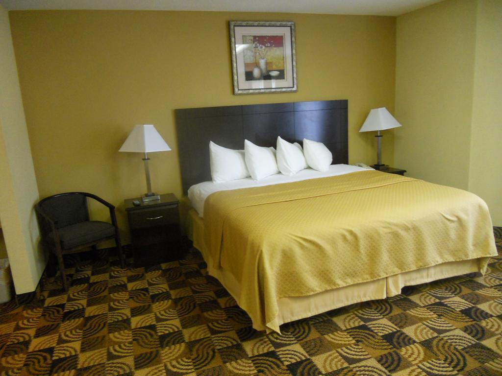 Quality Inn Brunswick Cleveland South Buitenkant foto