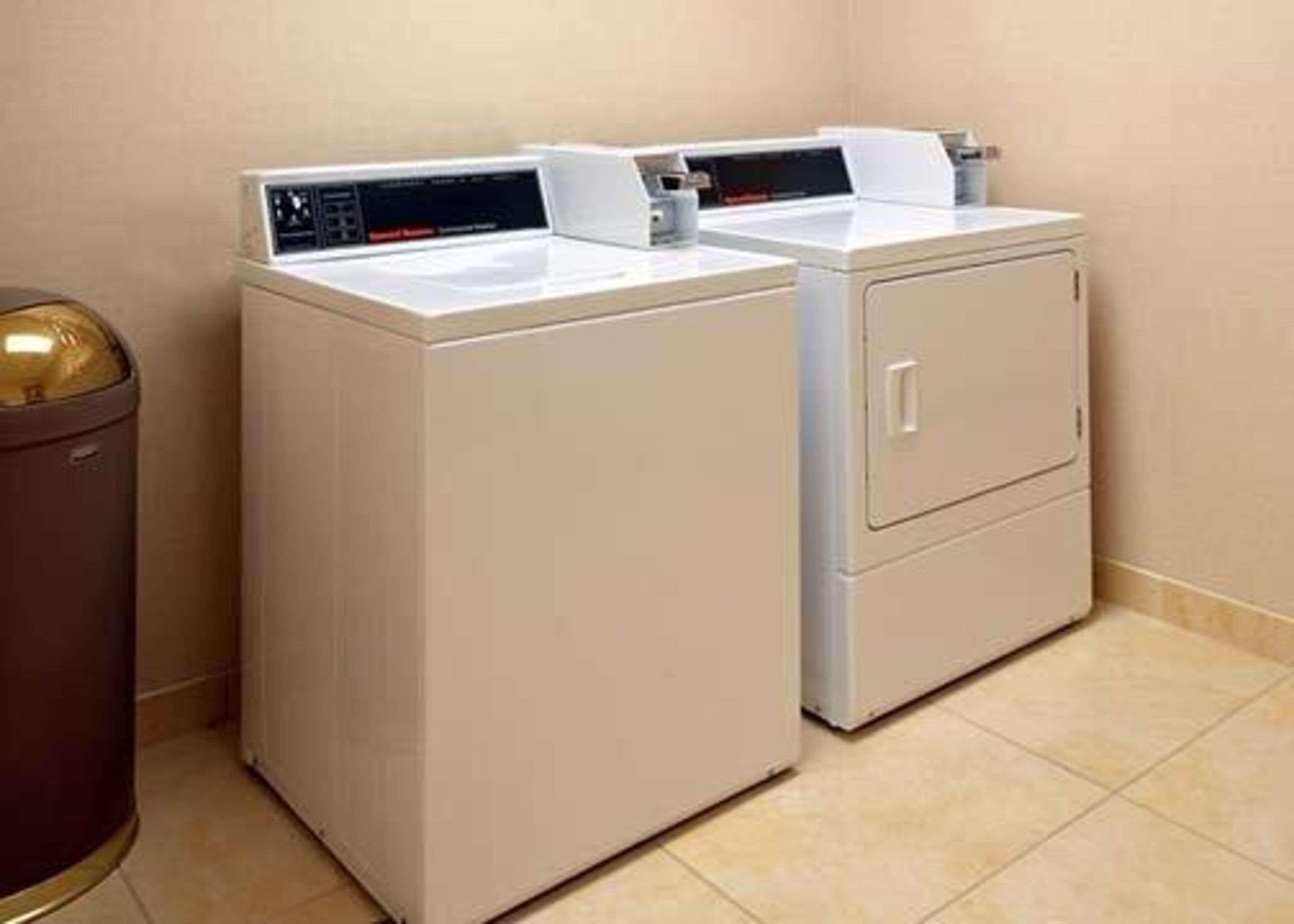 Quality Inn Brunswick Cleveland South Buitenkant foto