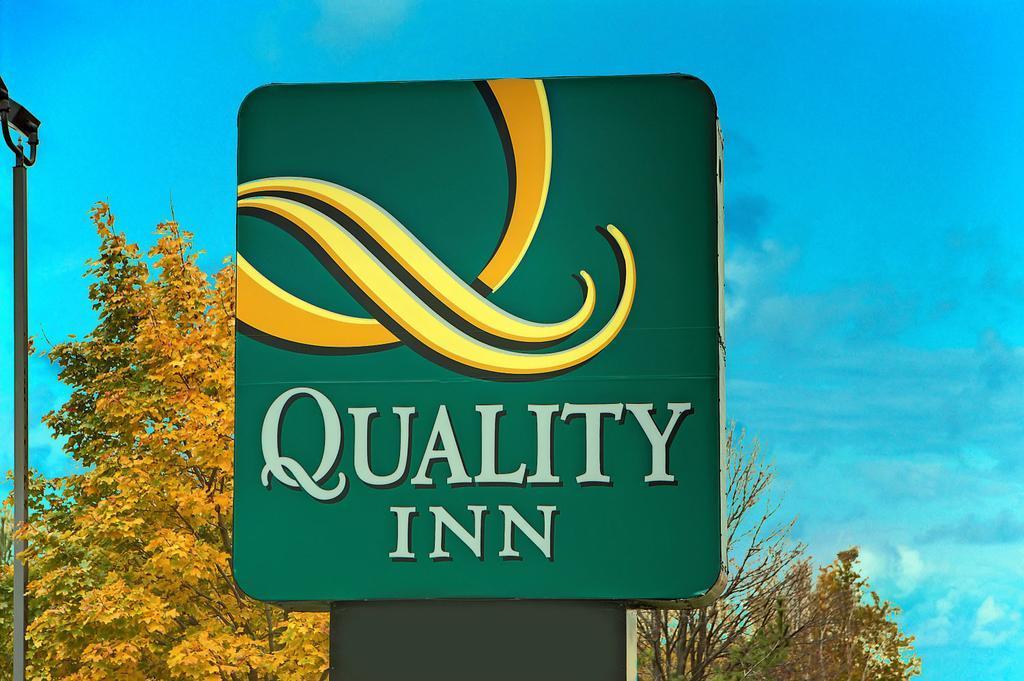 Quality Inn Brunswick Cleveland South Buitenkant foto