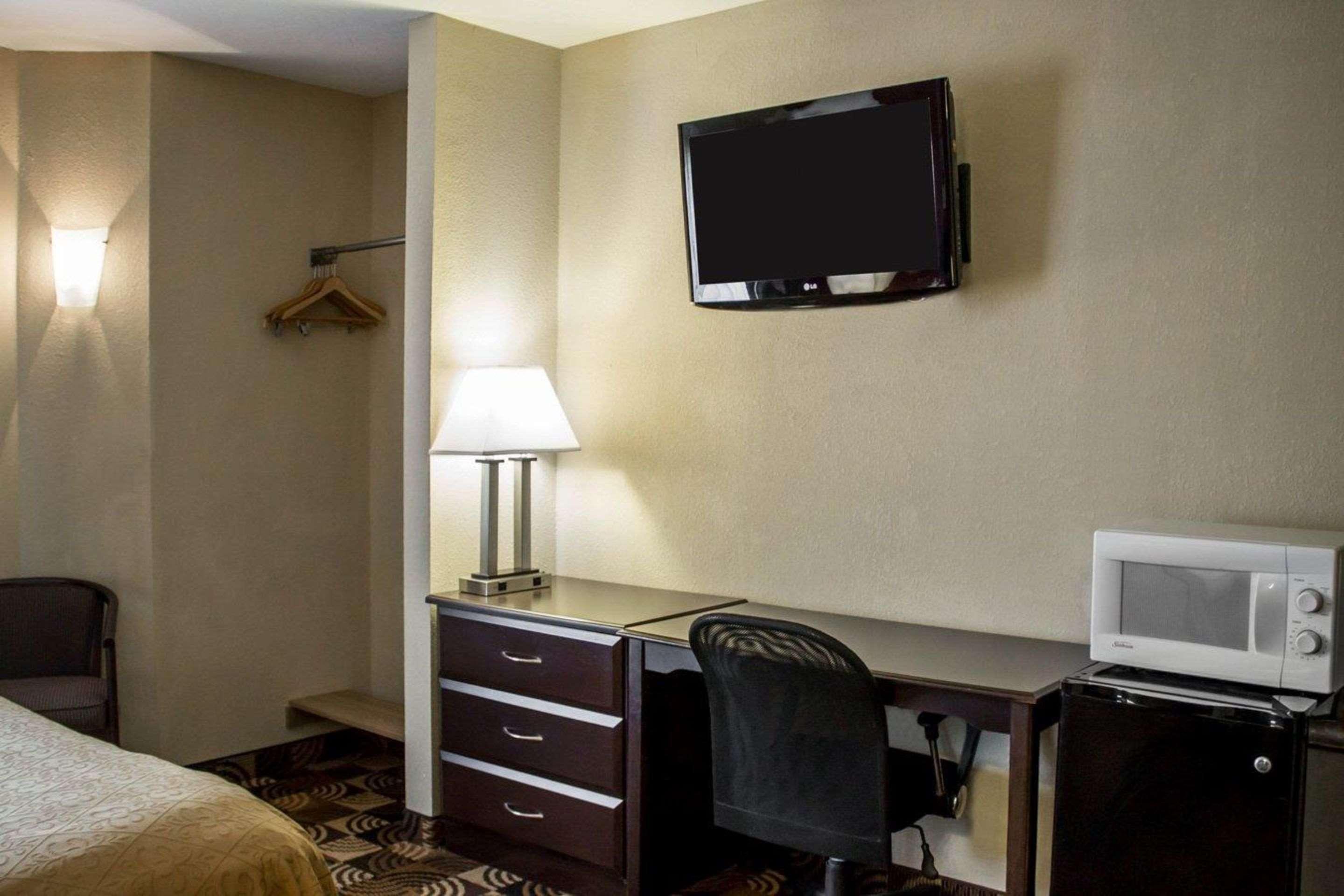 Quality Inn Brunswick Cleveland South Buitenkant foto