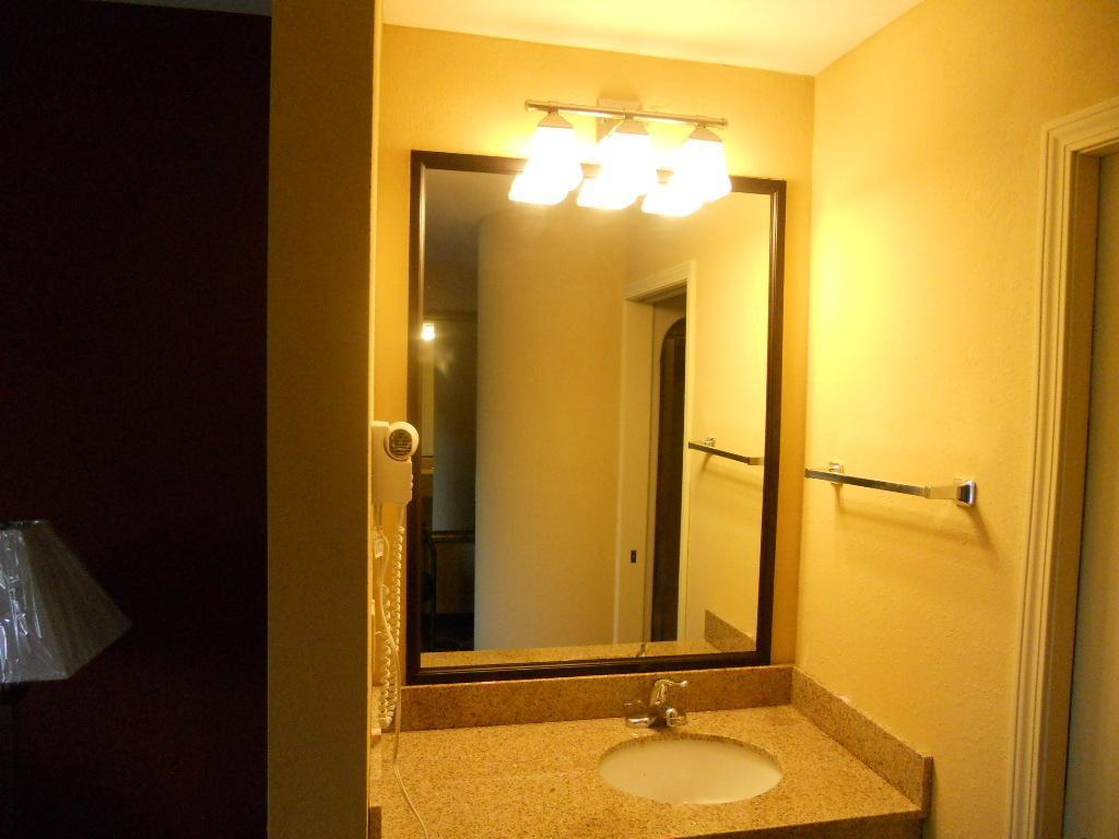 Quality Inn Brunswick Cleveland South Buitenkant foto