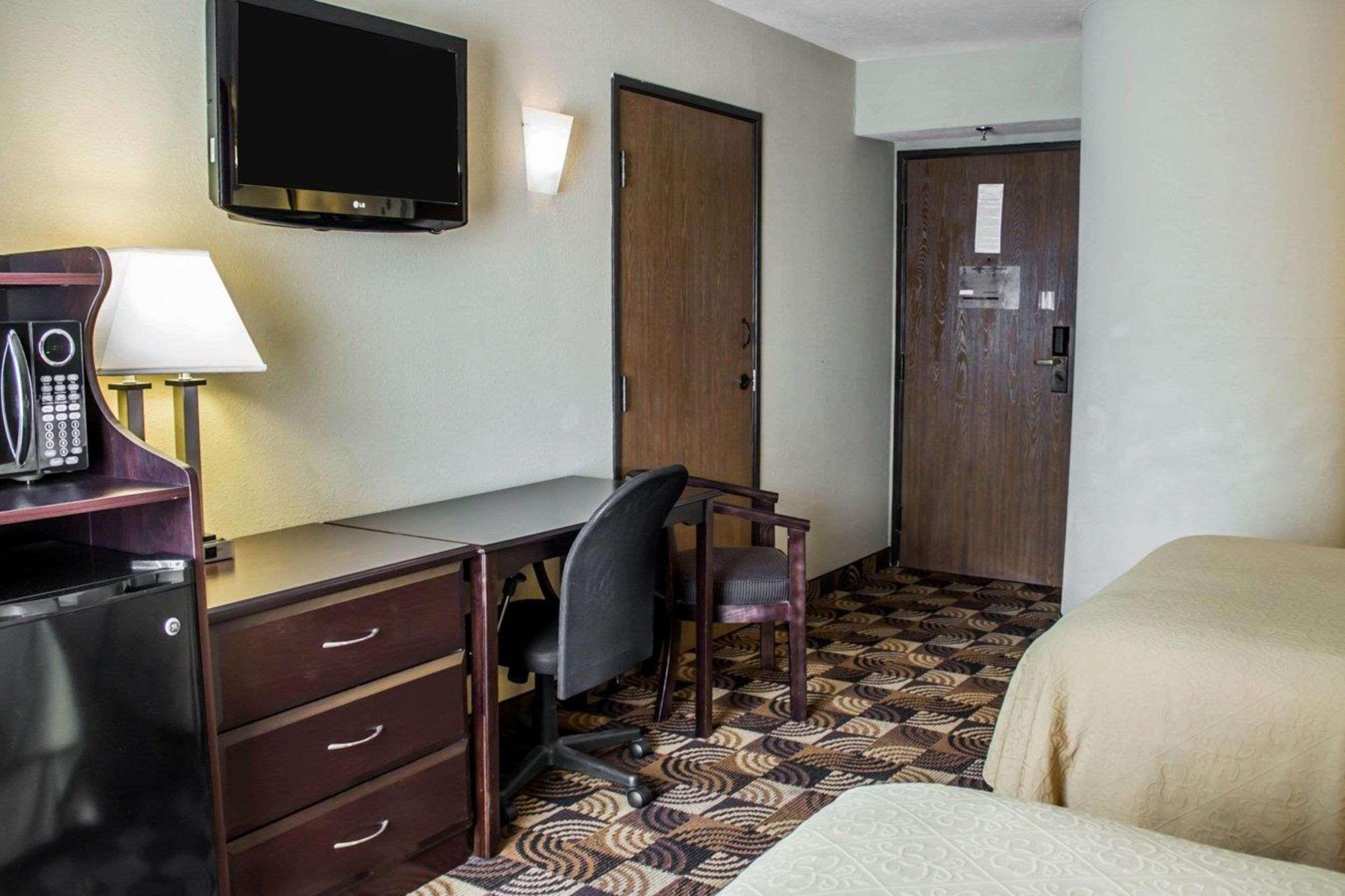 Quality Inn Brunswick Cleveland South Buitenkant foto