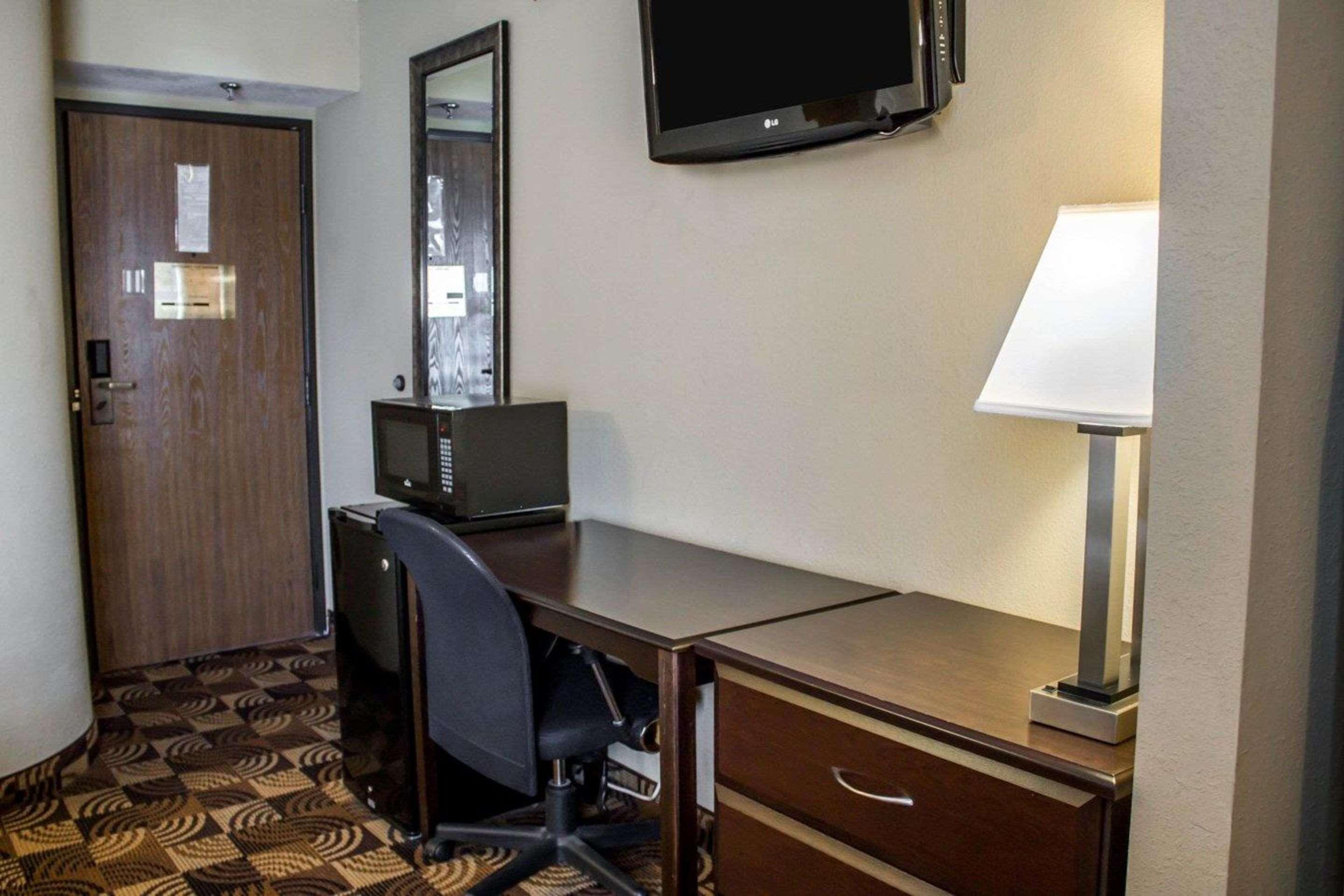 Quality Inn Brunswick Cleveland South Buitenkant foto