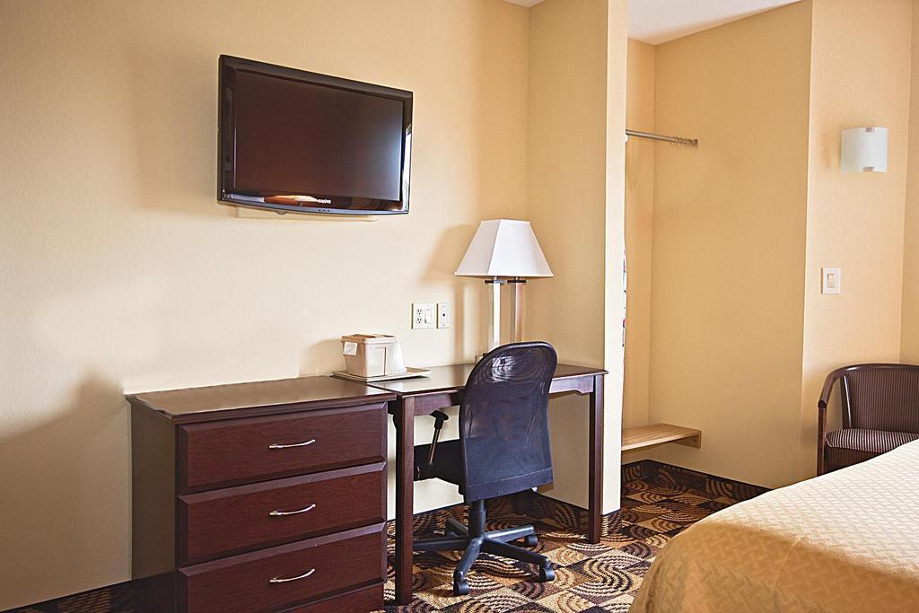 Quality Inn Brunswick Cleveland South Buitenkant foto