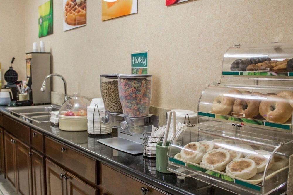 Quality Inn Brunswick Cleveland South Buitenkant foto