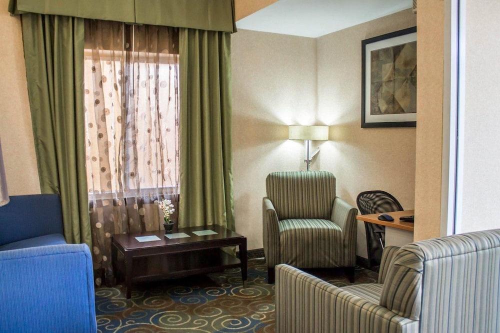 Quality Inn Brunswick Cleveland South Buitenkant foto