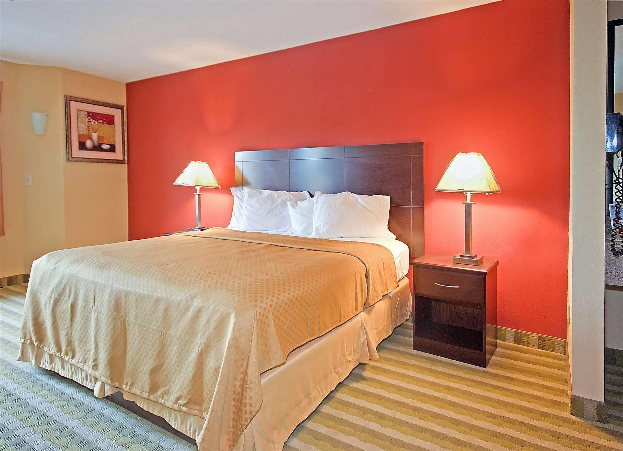 Quality Inn Brunswick Cleveland South Buitenkant foto