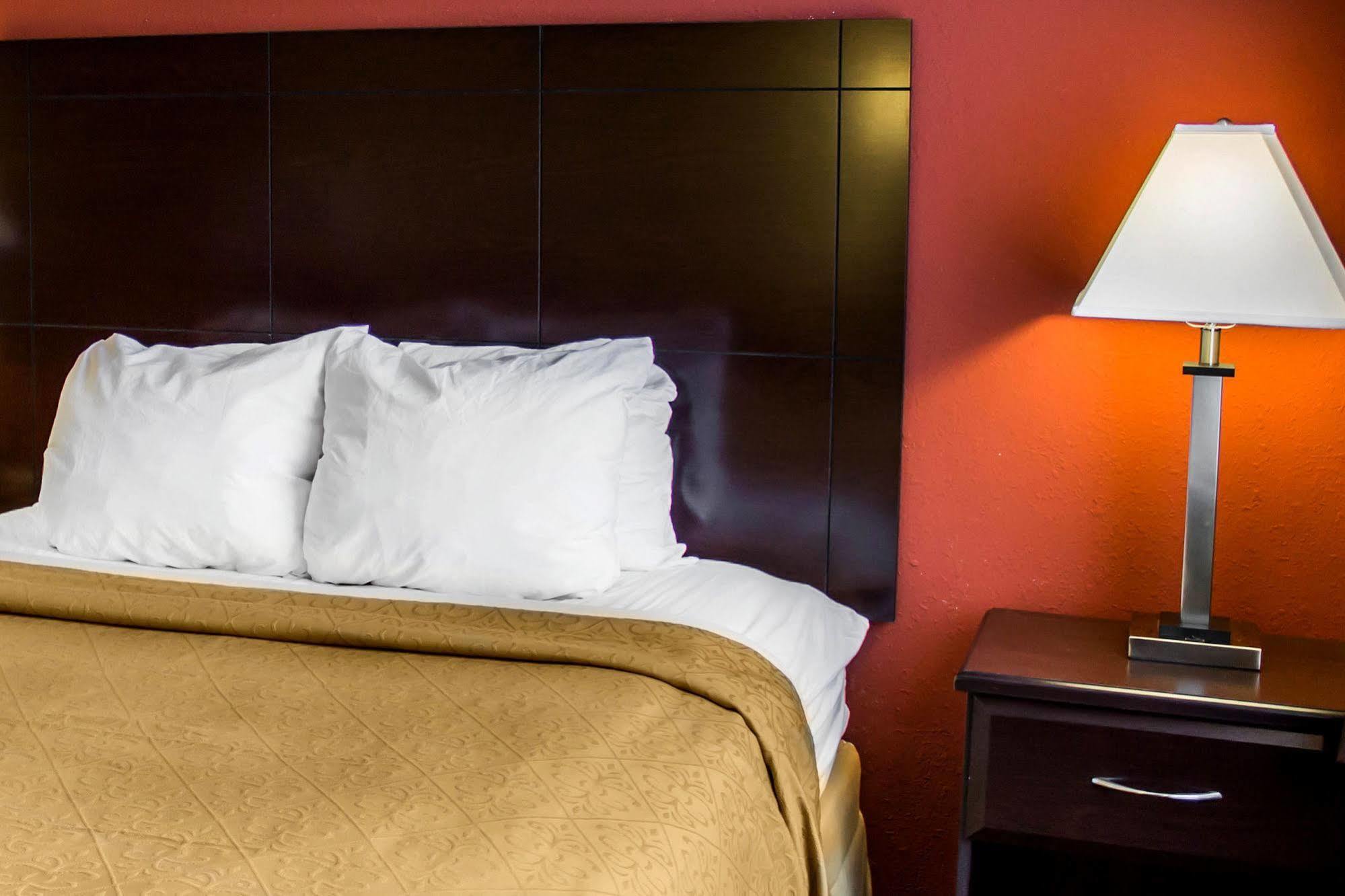 Quality Inn Brunswick Cleveland South Buitenkant foto